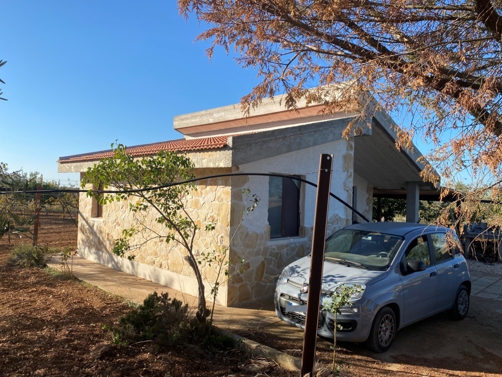 Villetta a schiera da ristrutturare in via acquaviva, Casamassima