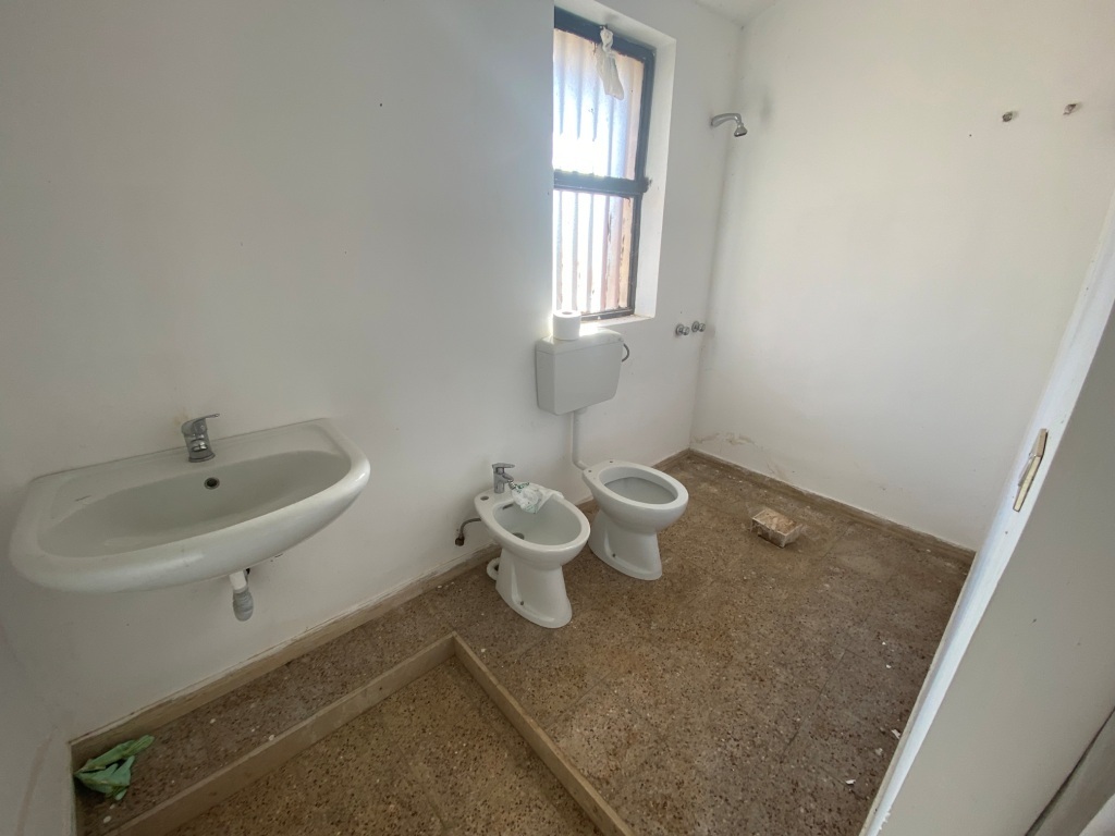 Villetta a schiera da ristrutturare in via acquaviva, Casamassima