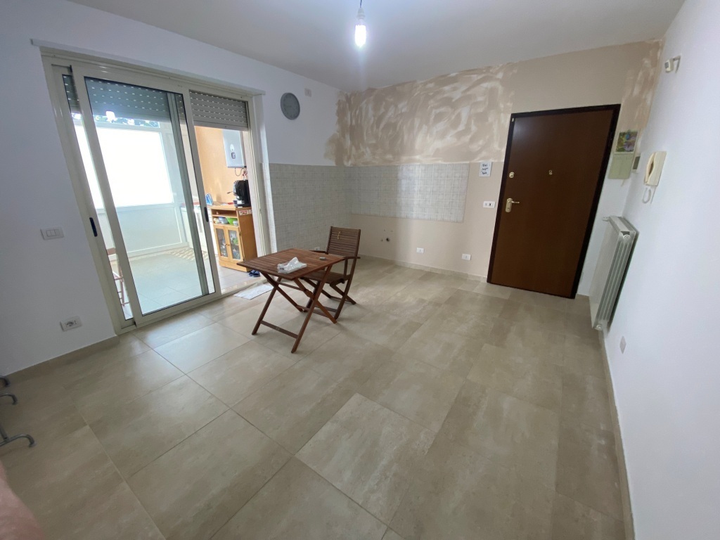 Bilocale con terrazzo in via giandomenico de carolis 7c, Turi