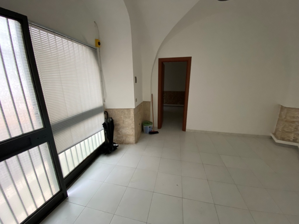 Locale commerciale in vendita in via vincenzo savino 2, Casamassima