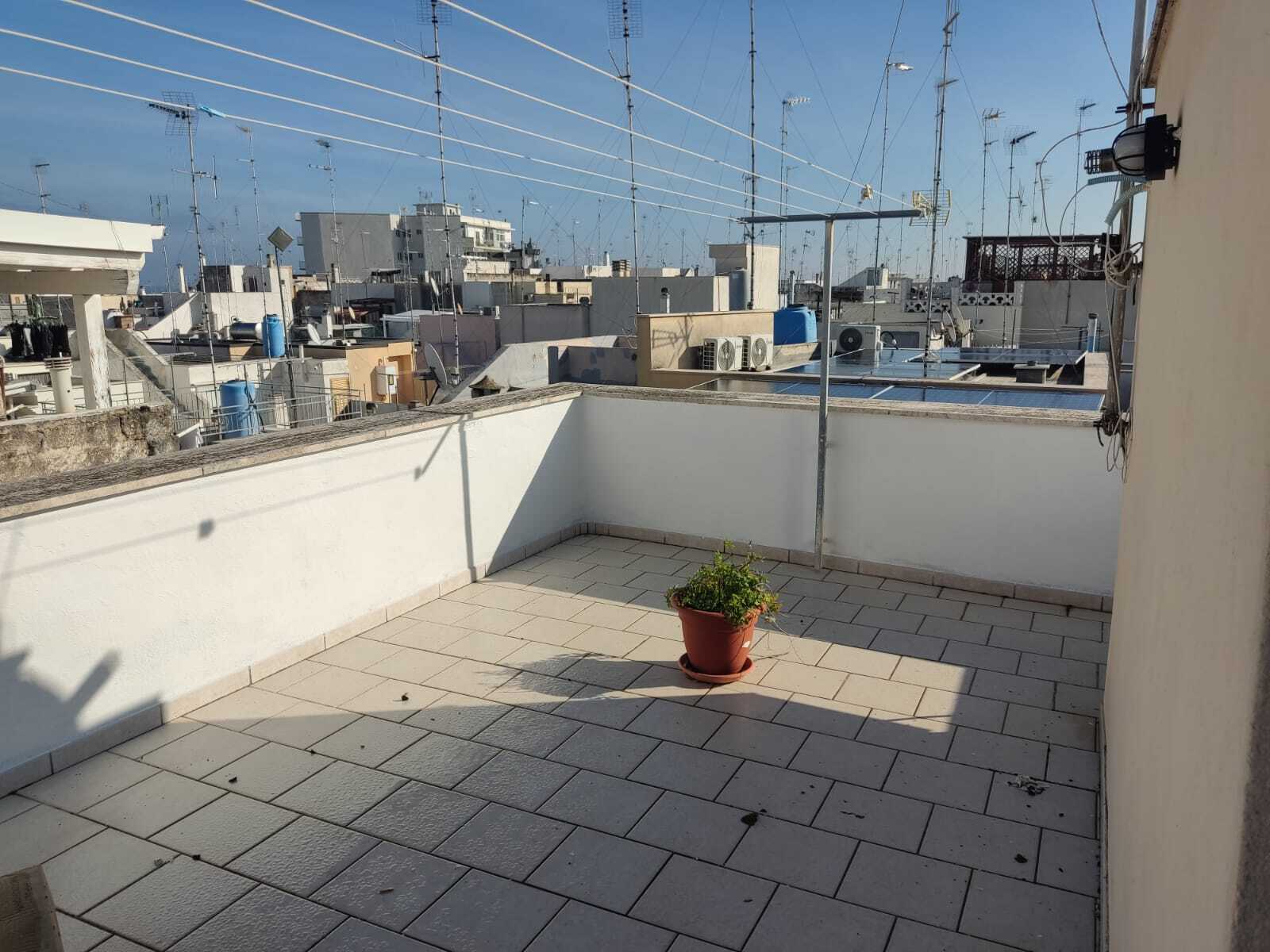 Quadrilocale con terrazzo in via cesare beccaria 93, Mola di Bari