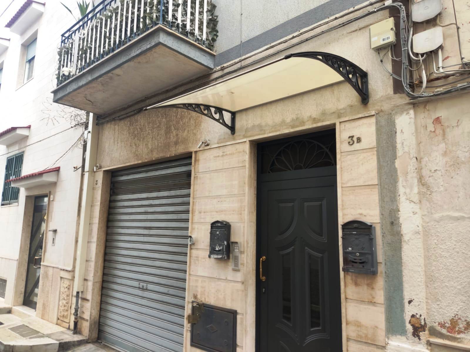 Trilocale con terrazzo in via col di lana 3b, Bari