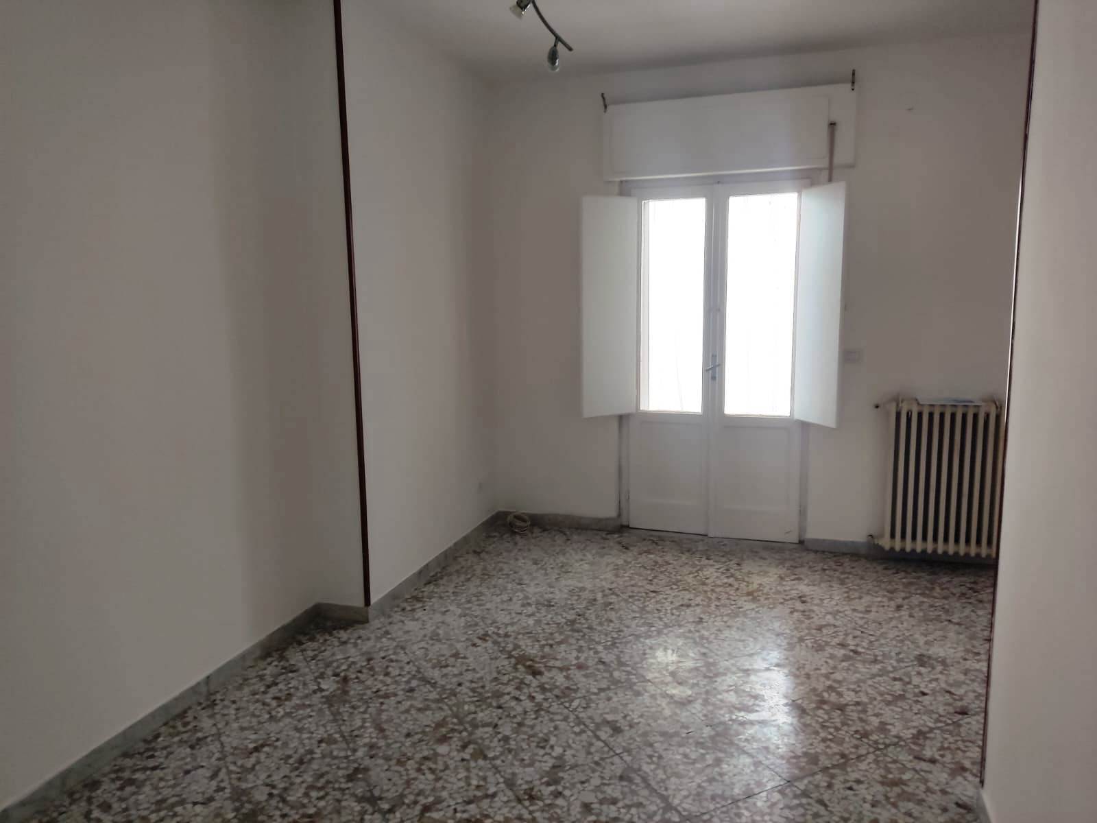 Trilocale con terrazzo in via col di lana 3b, Bari
