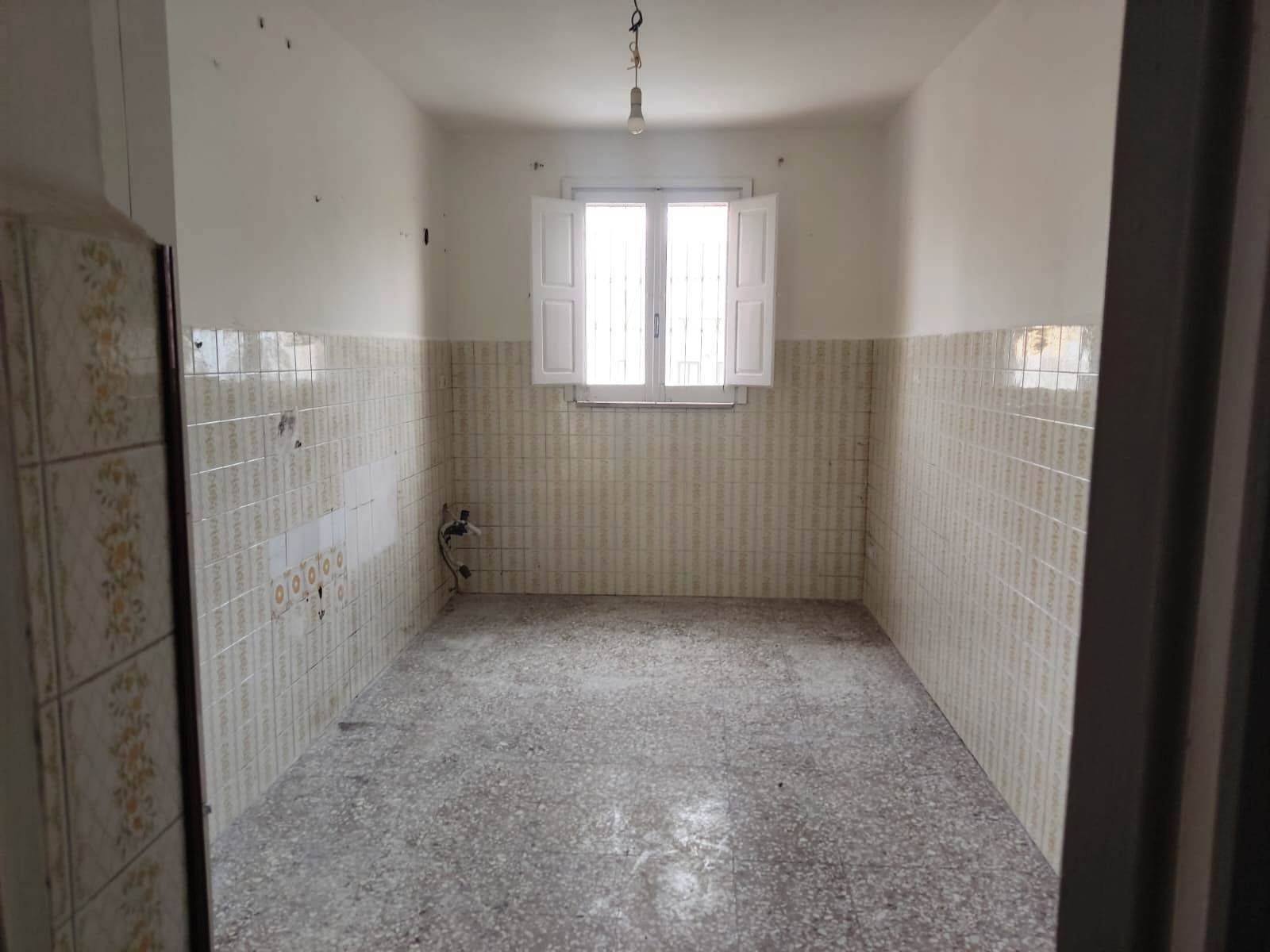 Trilocale con terrazzo in via col di lana 3b, Bari