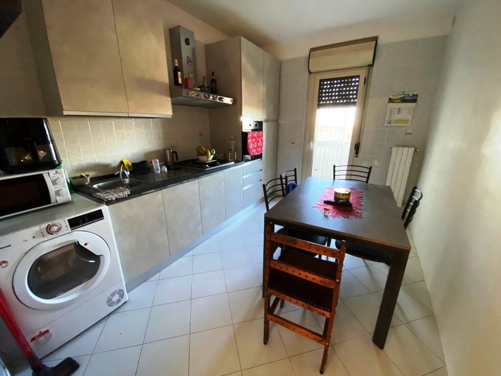 Trilocale da ristrutturare in via g. di vittorio 2, Casamassima