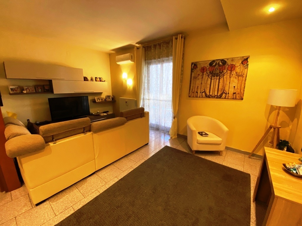 Quadrilocale con terrazzo in via piet�, Casamassima