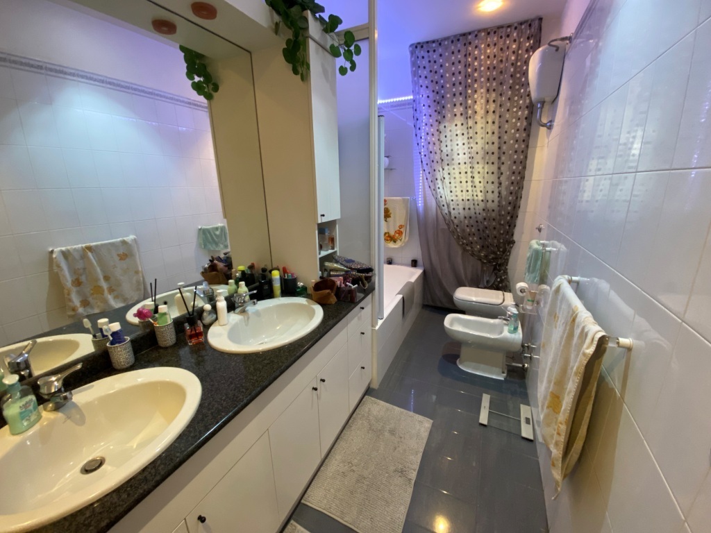 Quadrilocale con terrazzo in via piet�, Casamassima