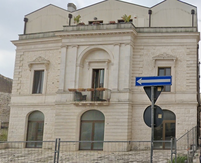 Locale commerciale in affitto in corso garibaldi 37, Casamassima