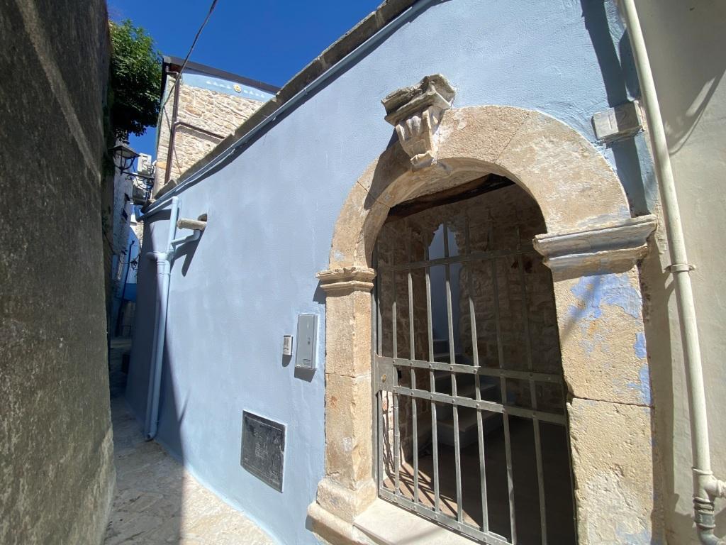 Casa indipendente con terrazzo in via sacramento, Casamassima