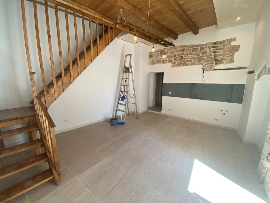 Casa indipendente con terrazzo in via sacramento, Casamassima