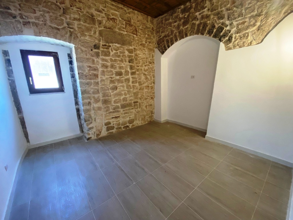 Casa indipendente con terrazzo in via sacramento, Casamassima