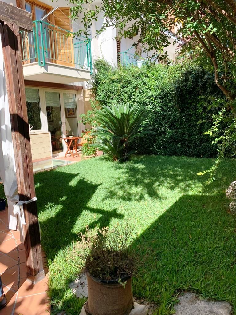 Villa con giardino in via angelo michele pesce 62, Casamassima