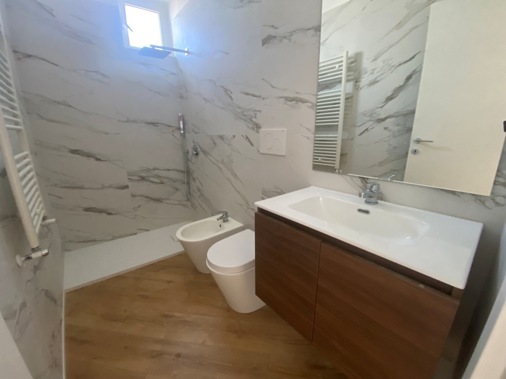 Trilocale ristrutturato in via regina 57, Casamassima