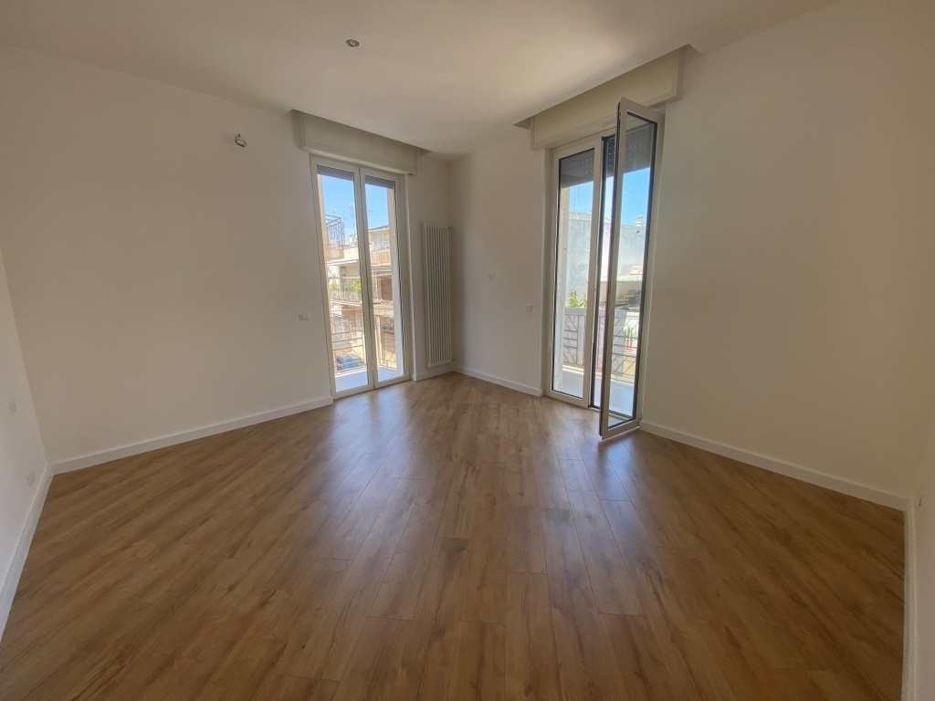 Trilocale ristrutturato in via regina 57, Casamassima