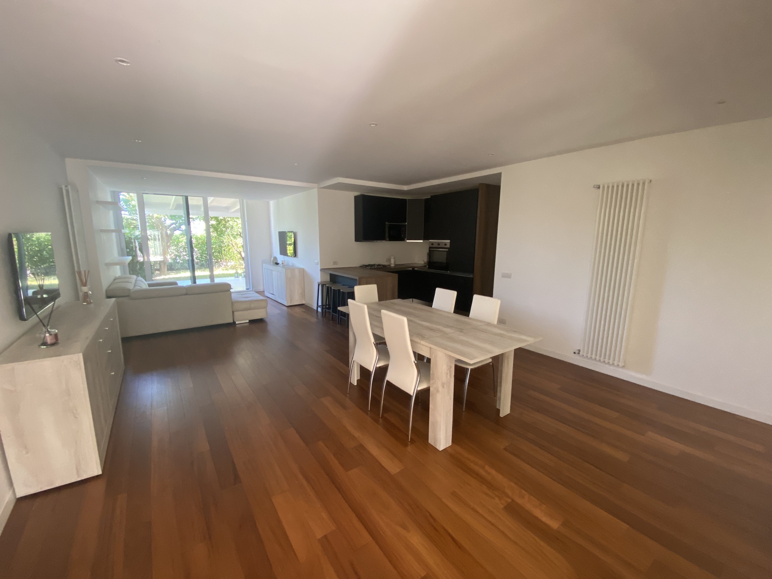 Villa con giardino in viale dei pini b/2b, Noic�ttaro