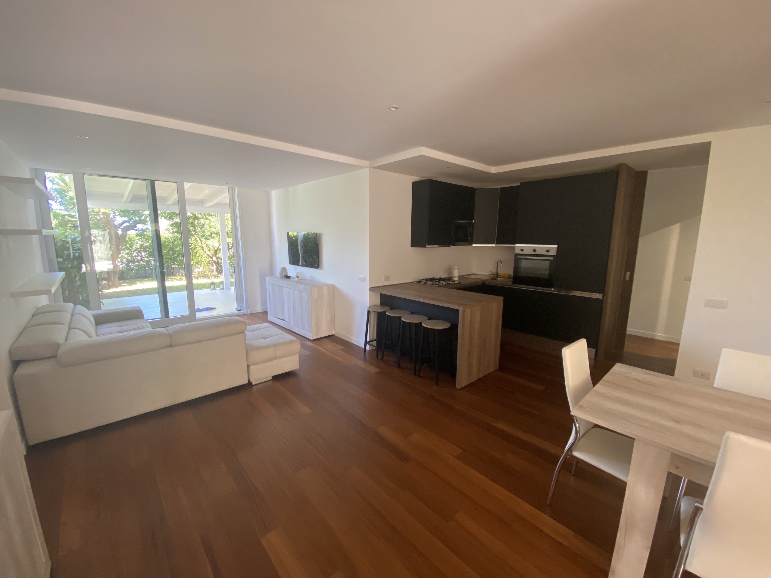 Villa con giardino in viale dei pini b/2b, Noic�ttaro