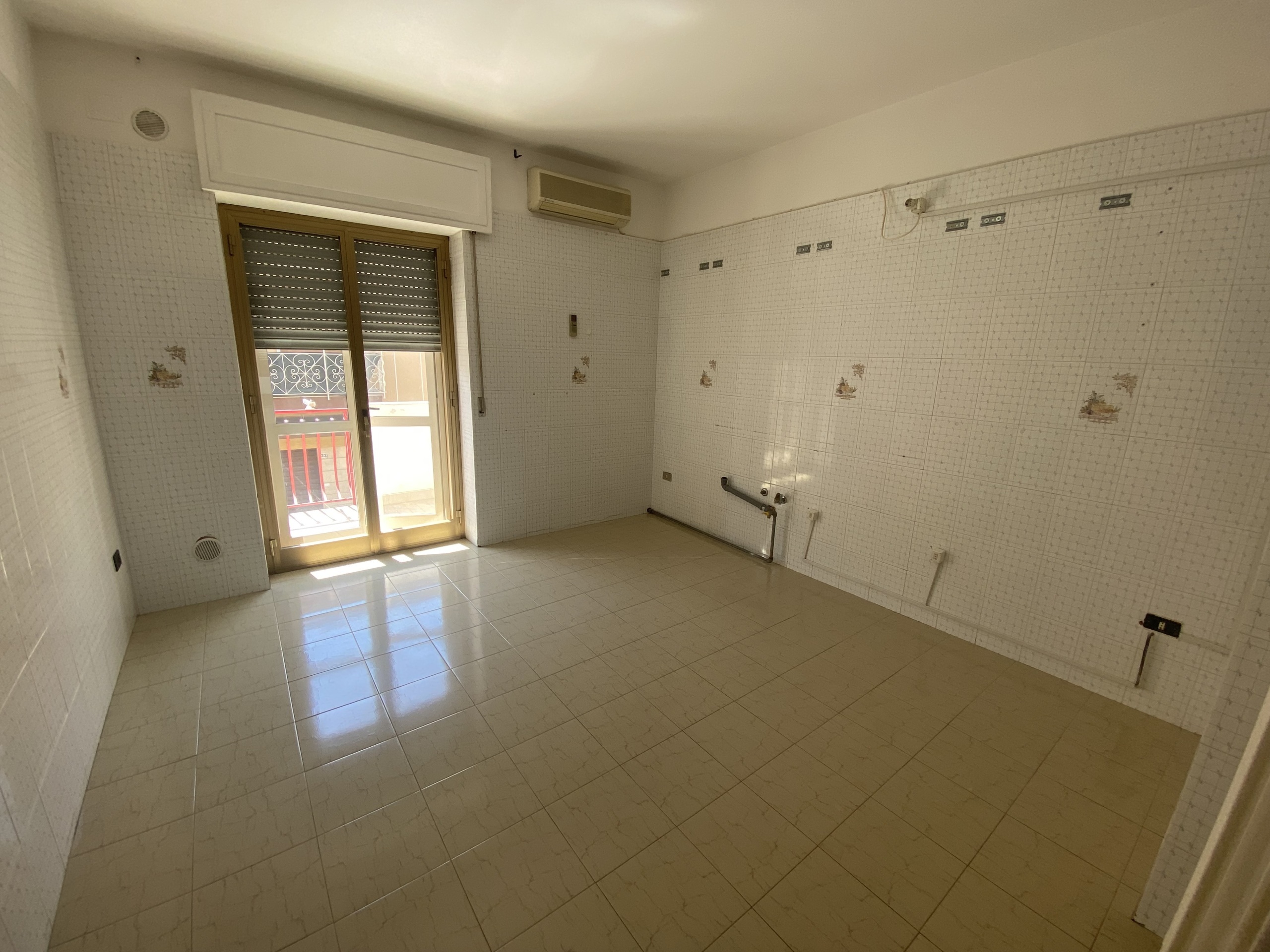 Trilocale da ristrutturare in via dei mille 35, Adelfia