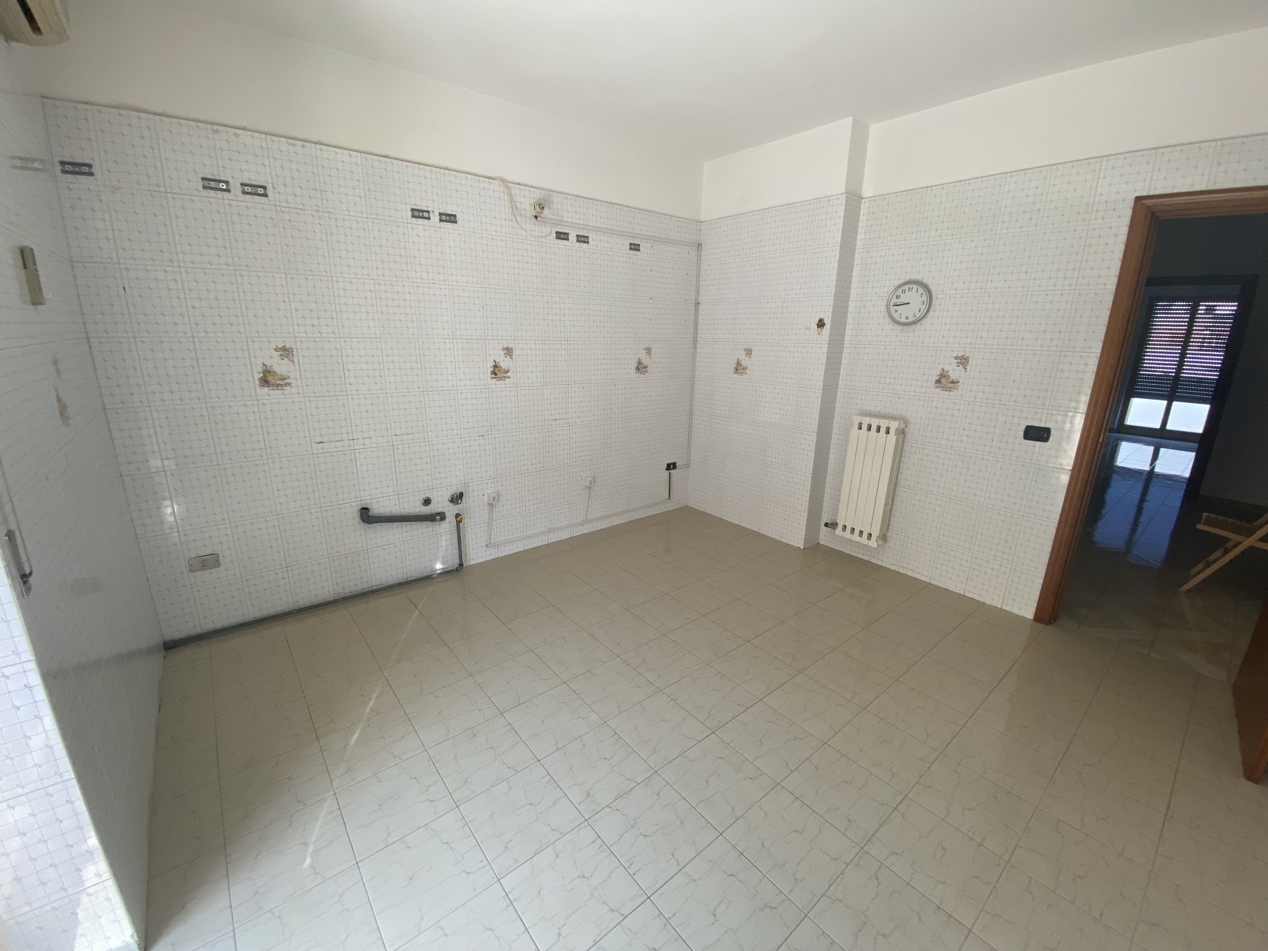 Trilocale da ristrutturare in via dei mille 35, Adelfia
