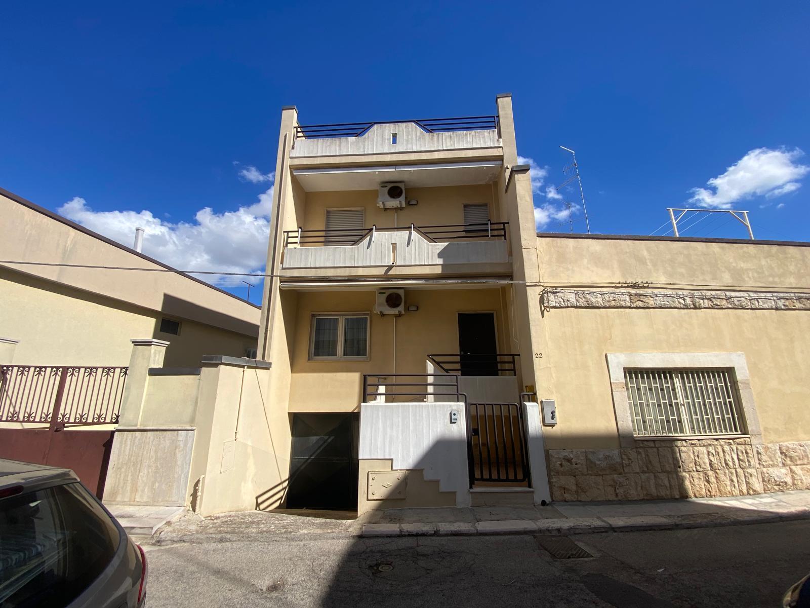 Quadrilocale con box doppio in via 25 luglio 22, Casamassima