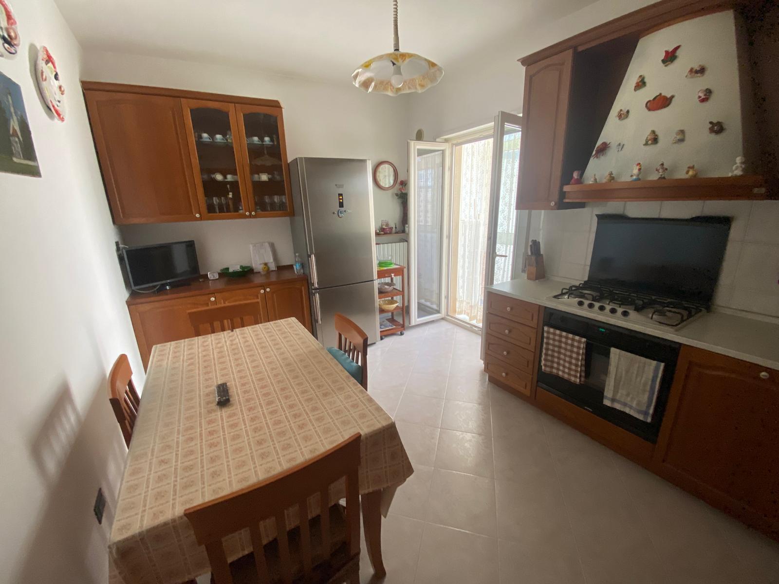 Quadrilocale con box doppio in via 25 luglio 22, Casamassima