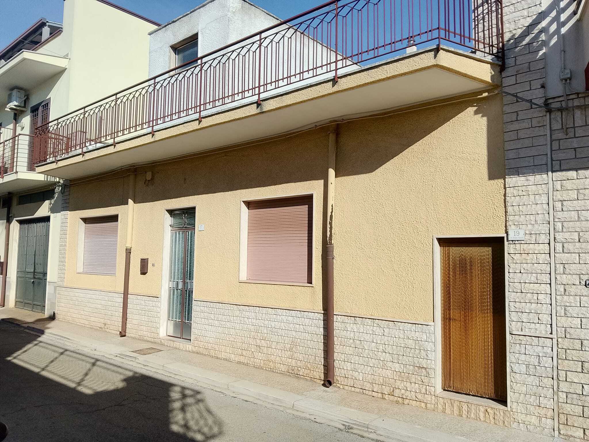 Casa indipendente da ristrutturare in via giuseppe ungaretti 17, Sammichele di Bari