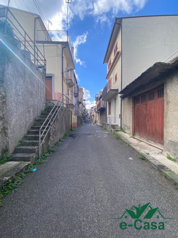Casa indipendente in vendita a Montalbano Elicona