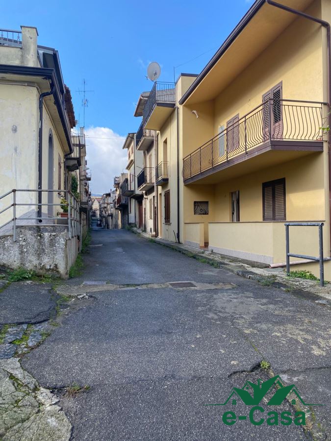 Casa indipendente in vendita a Montalbano Elicona