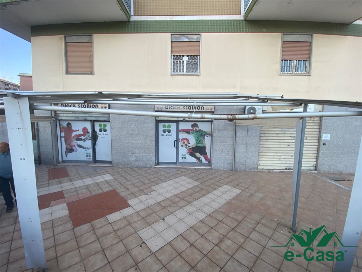 Locale commerciale in vendita a Messina