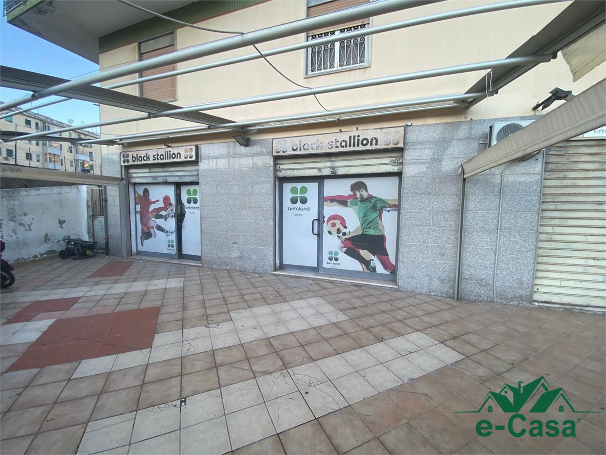 Locale commerciale in vendita a Messina