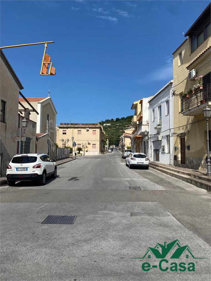 Locale commerciale in vendita a Torregrotta