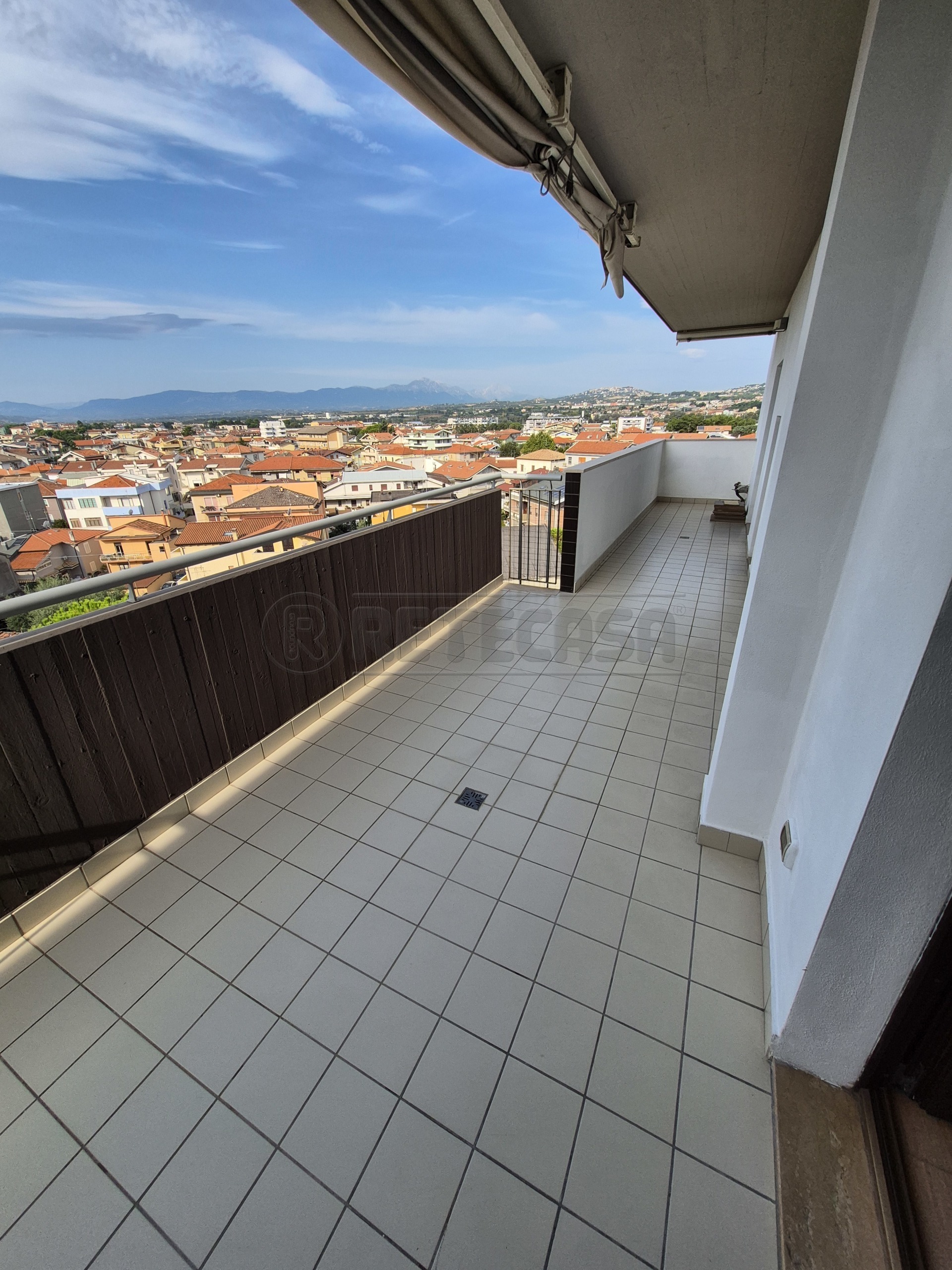 Quadrilocale con terrazzo in via almirante 2, Montesilvano