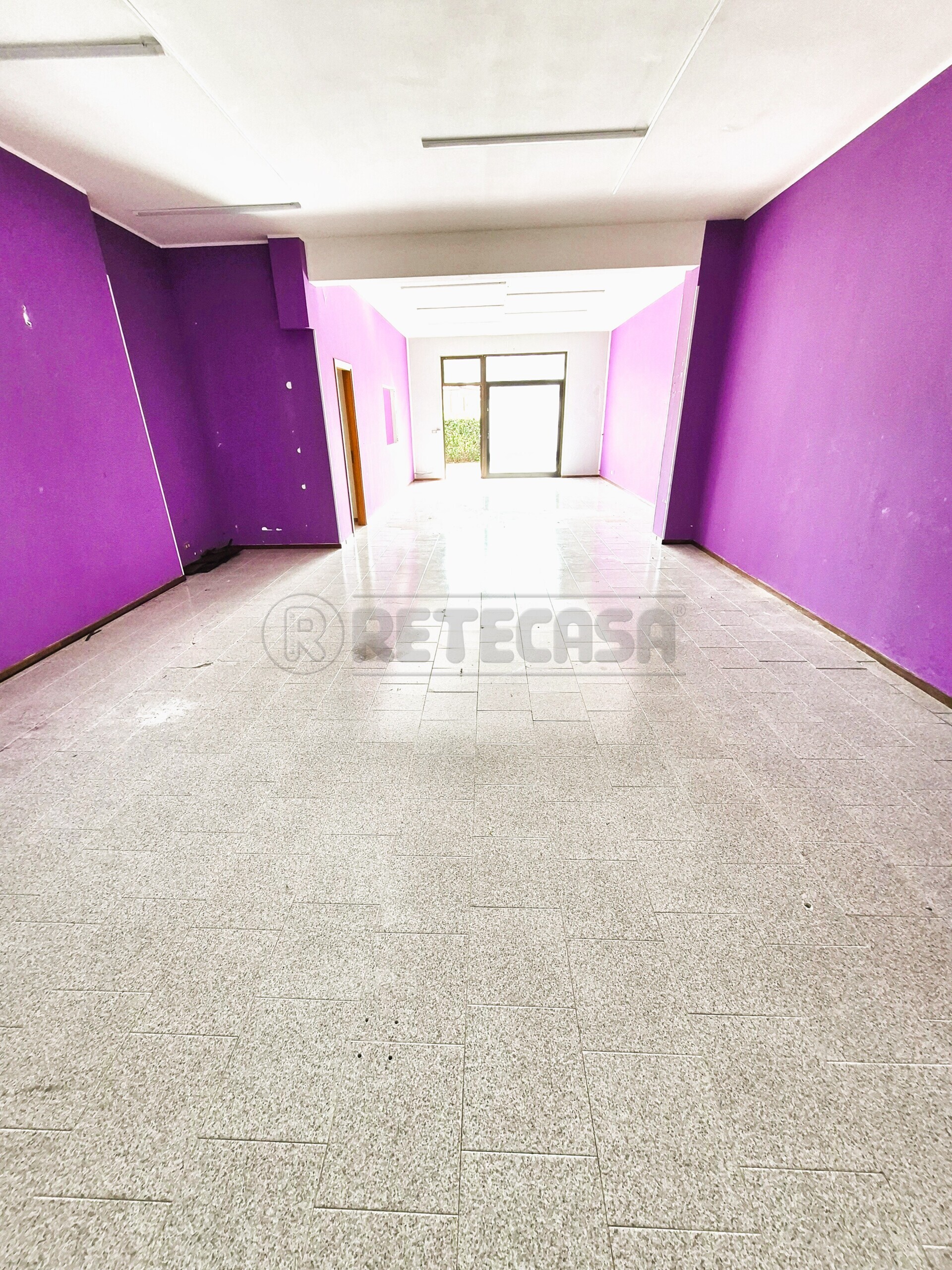 Locale commerciale in vendita a Montesilvano