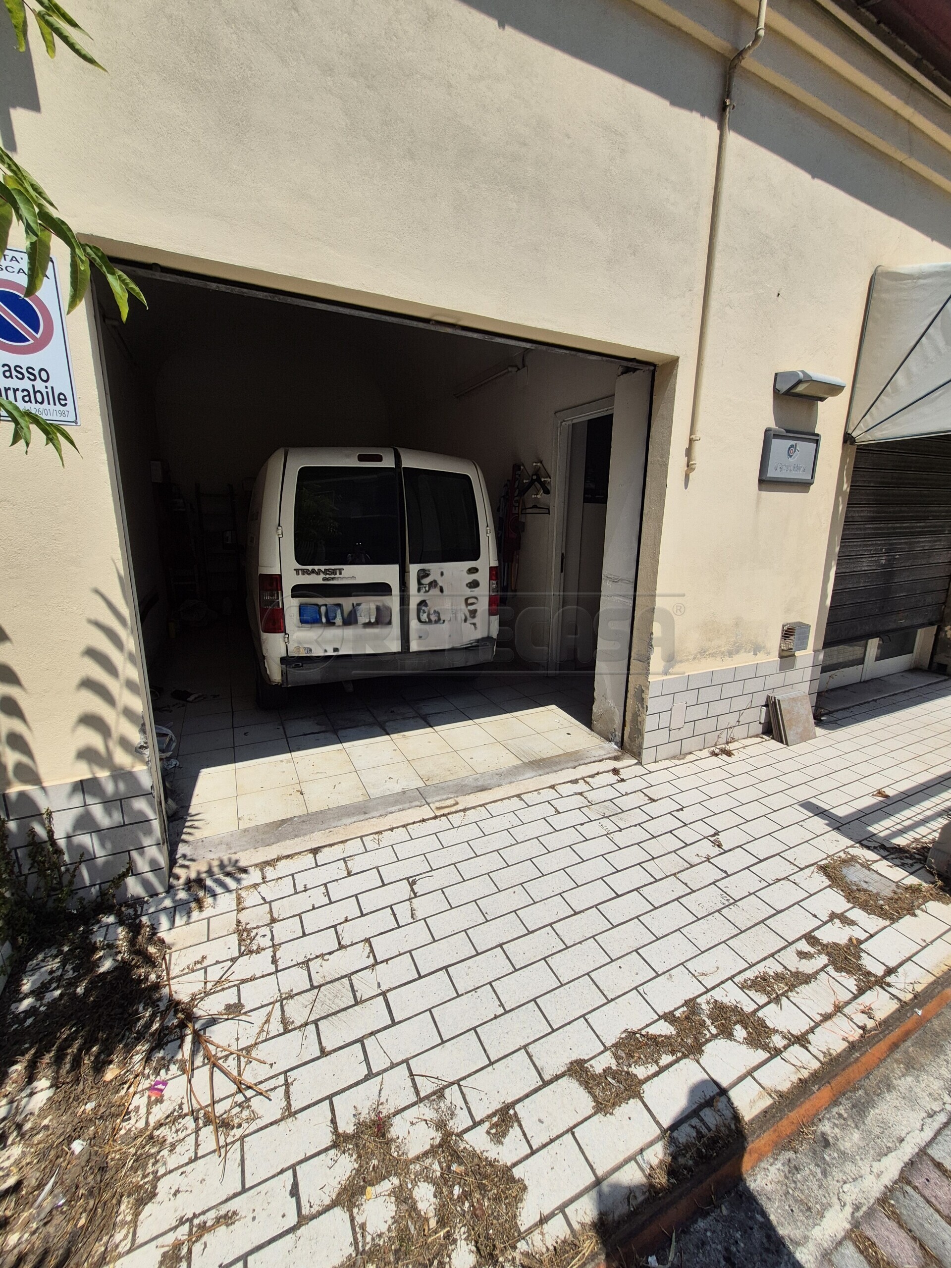 Box/Garage 60mq da ristrutturare in via luigi settembrini 9, Pescara