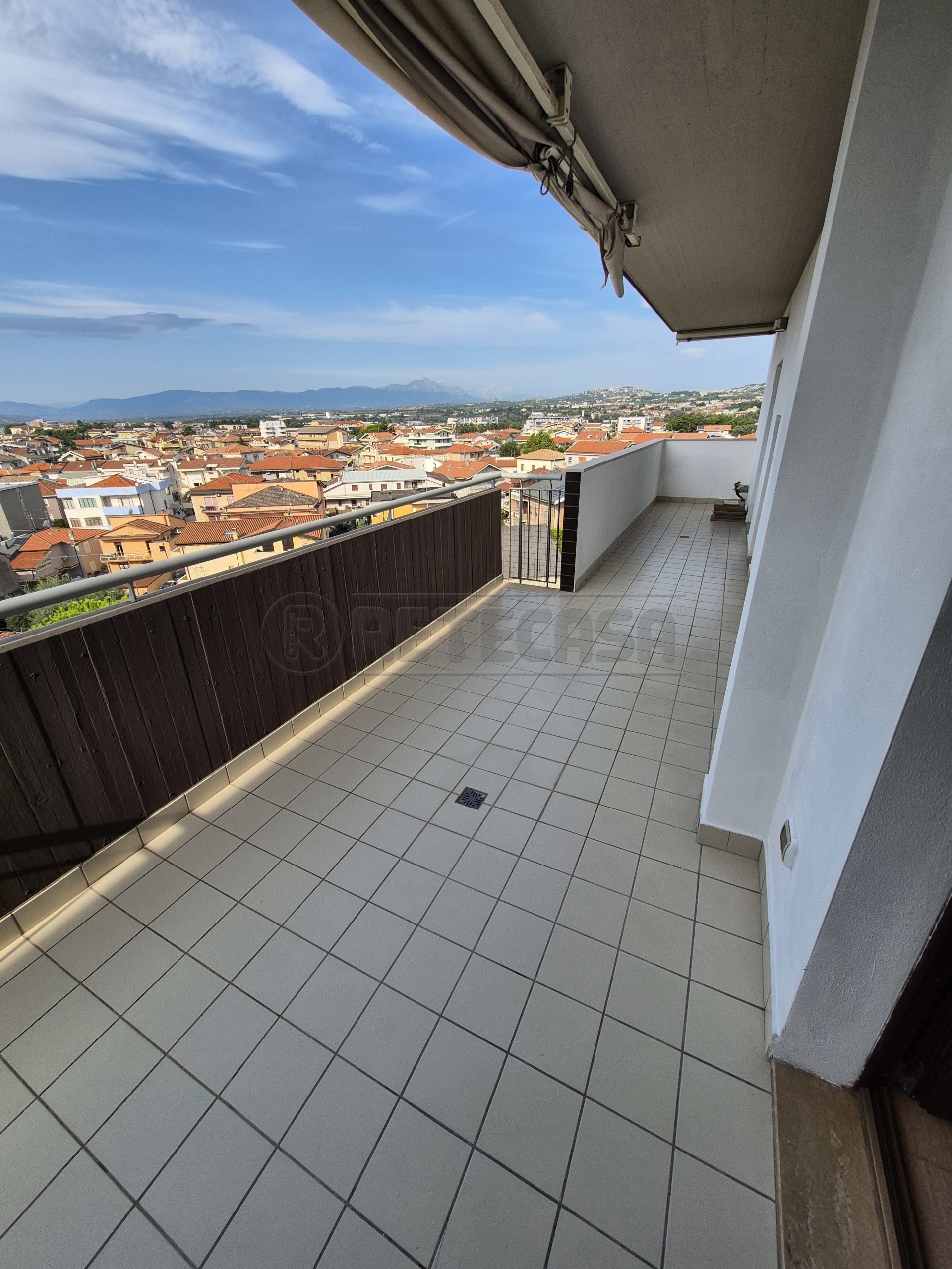 Quadrilocale con terrazzo in via almirante 2, Montesilvano