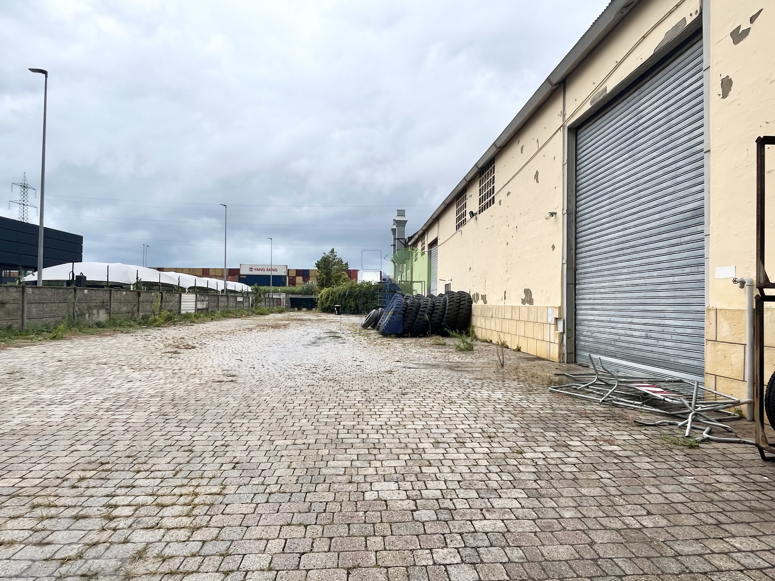 Capannone da ristrutturare in via ugione 53, Livorno