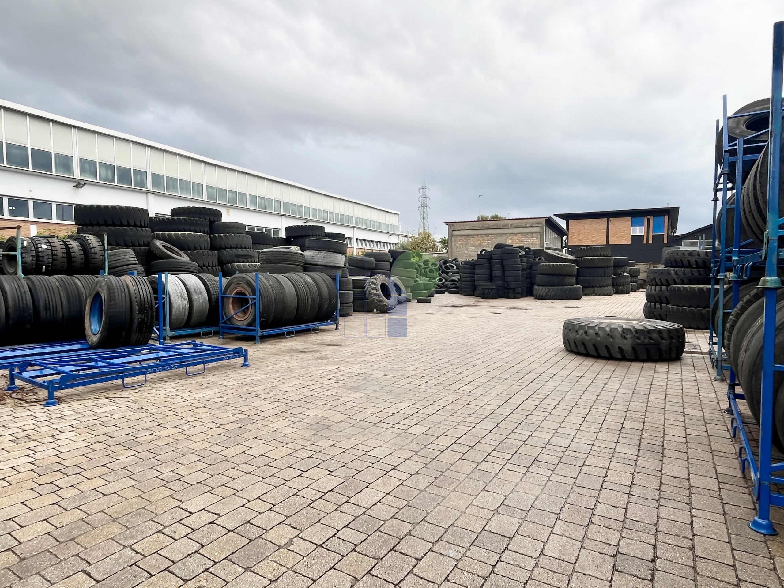 Capannone da ristrutturare in via ugione 53, Livorno