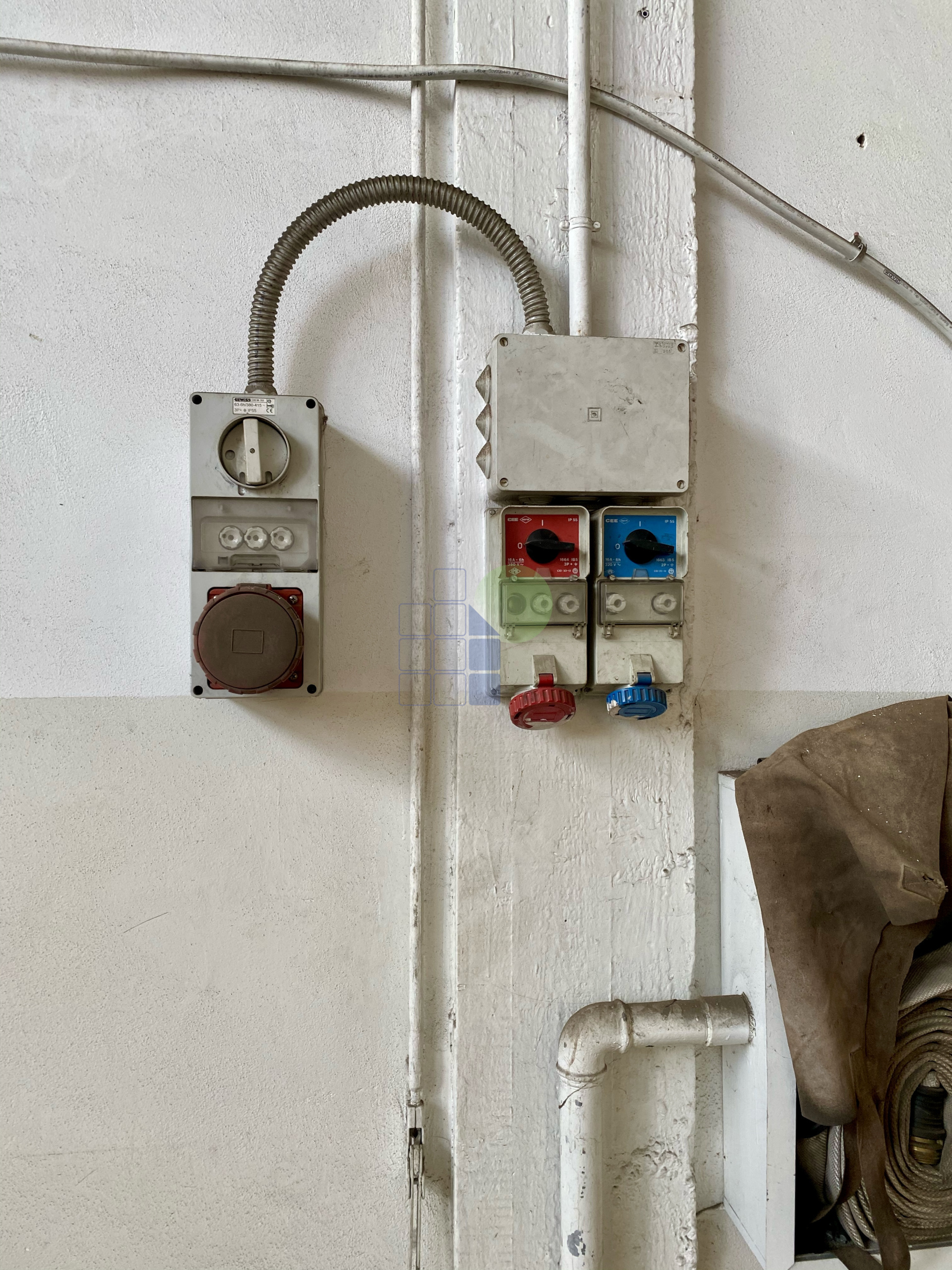 Capannone in vendita in via aurelio nicolodi 45, Livorno