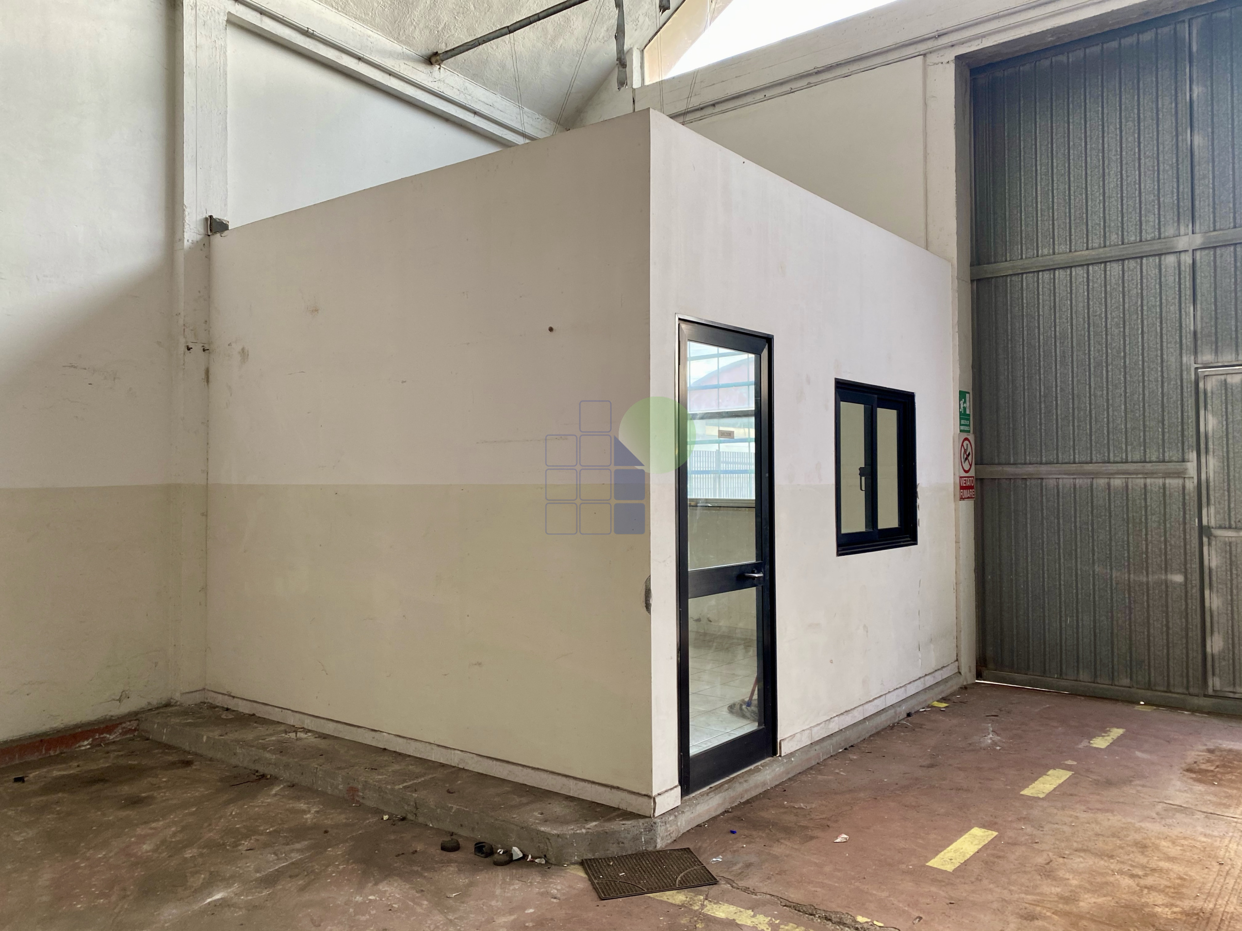 Capannone in vendita in via aurelio nicolodi 45, Livorno