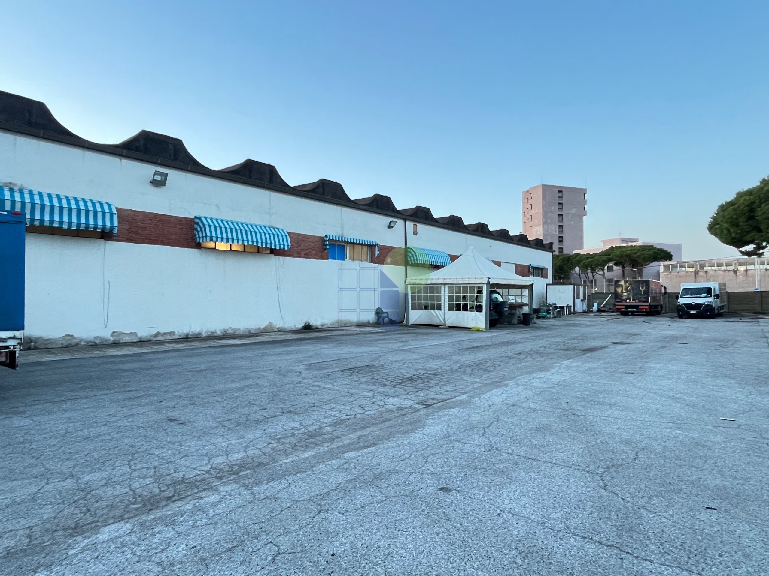 Locale commerciale in affitto in via delle macchie 4, Livorno