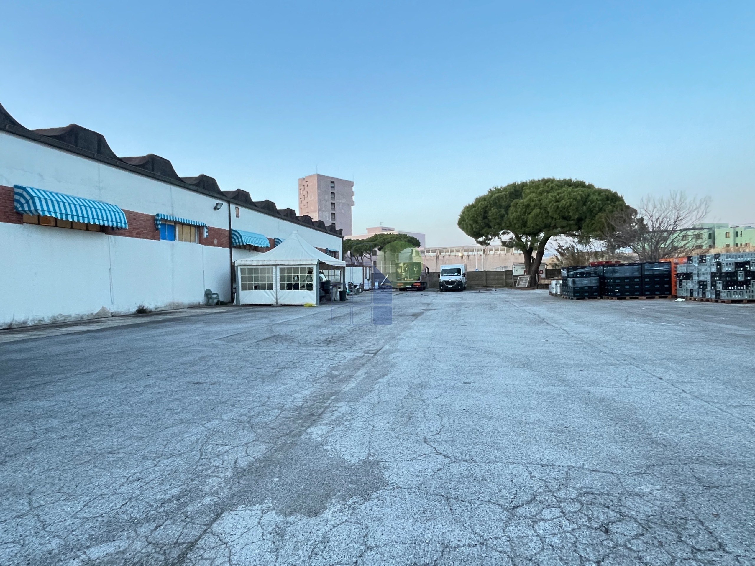 Locale commerciale in affitto in via delle macchie 4, Livorno