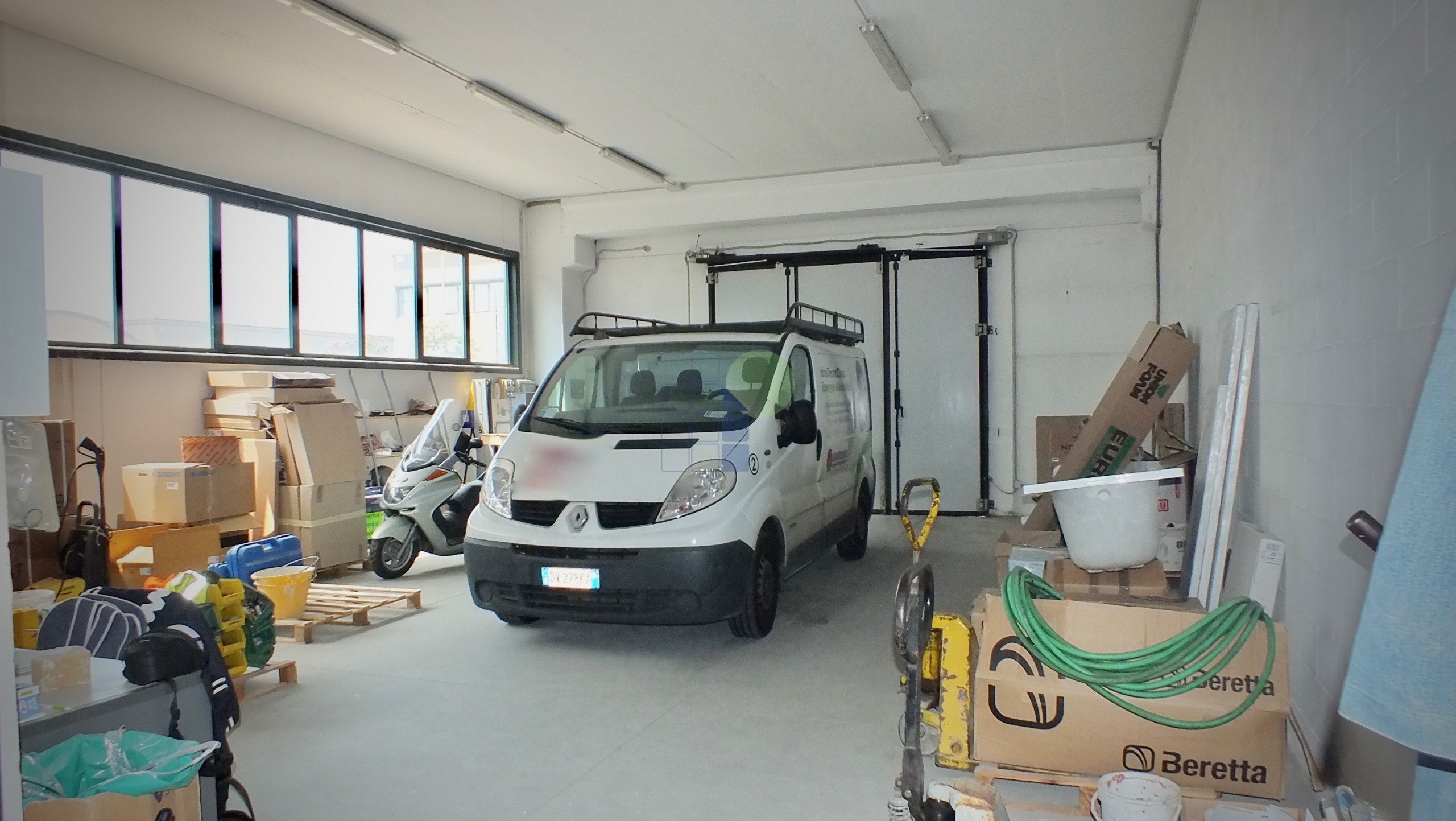 Capannone in vendita in via guarini, Livorno