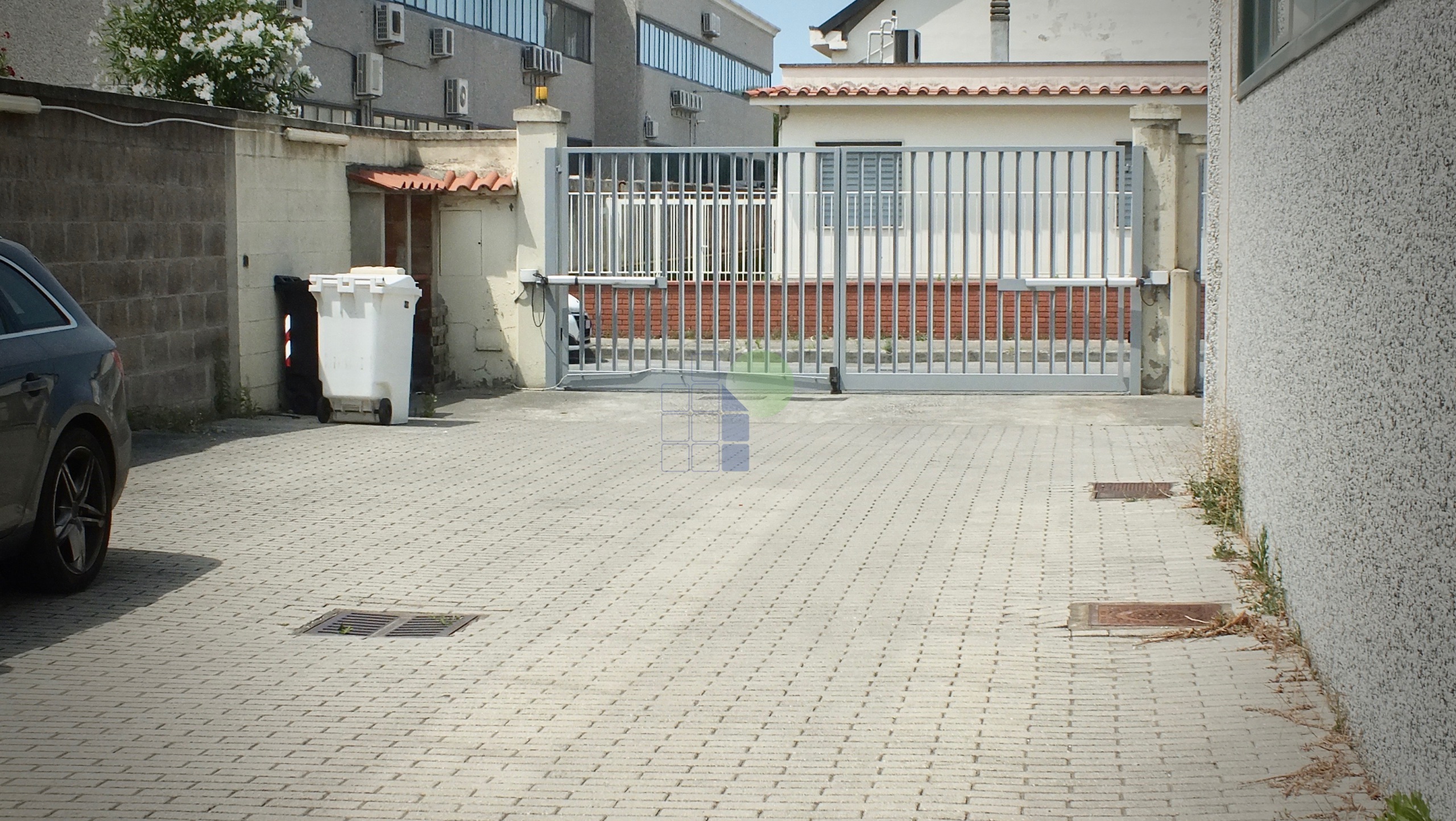 Capannone in vendita in via guarini, Livorno