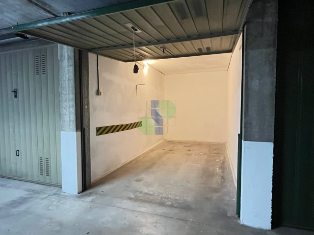 Box/Garage 12mq in vendita in piazza attias 21, Livorno