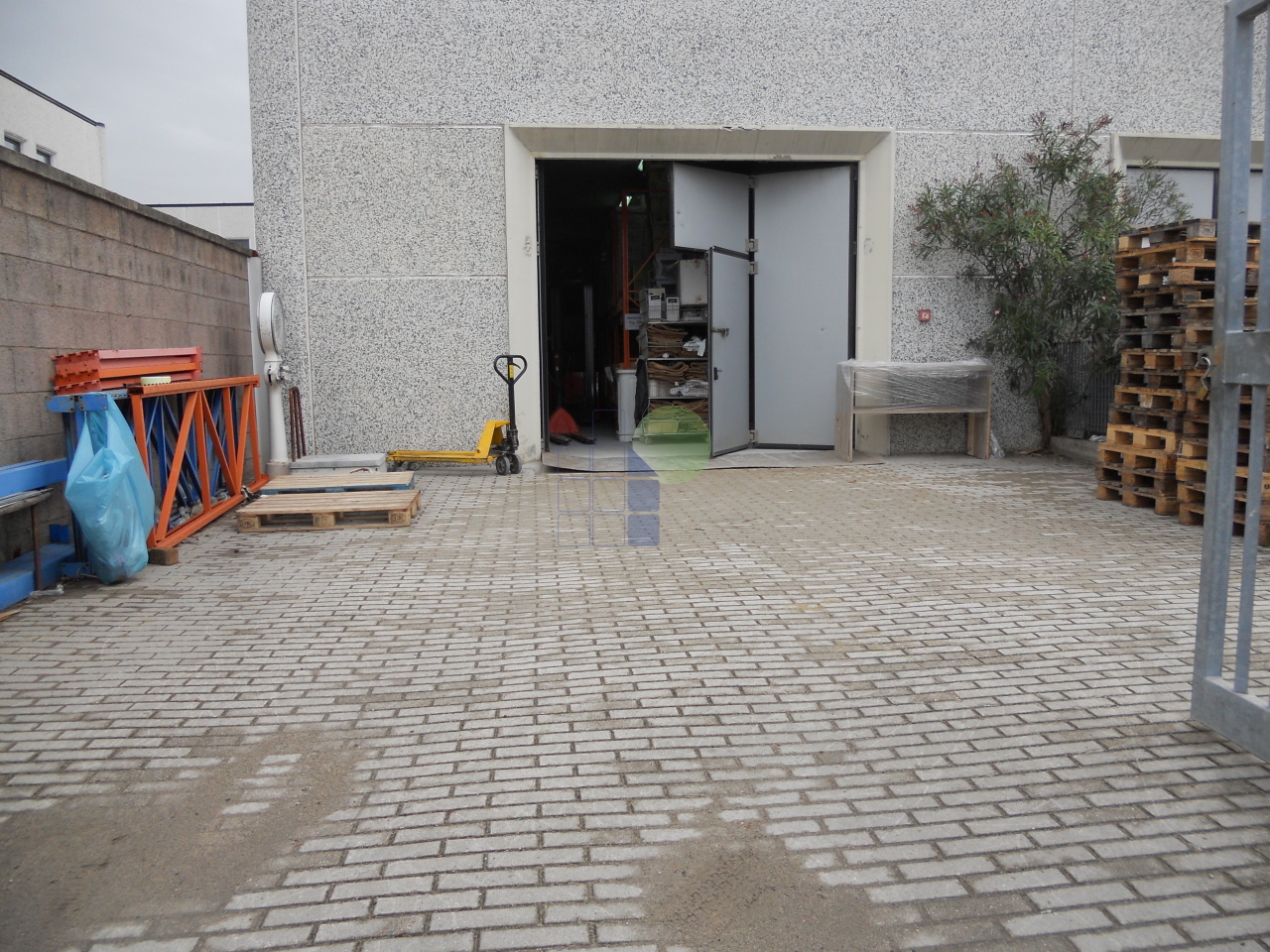 Capannone in vendita in via guarini, Livorno