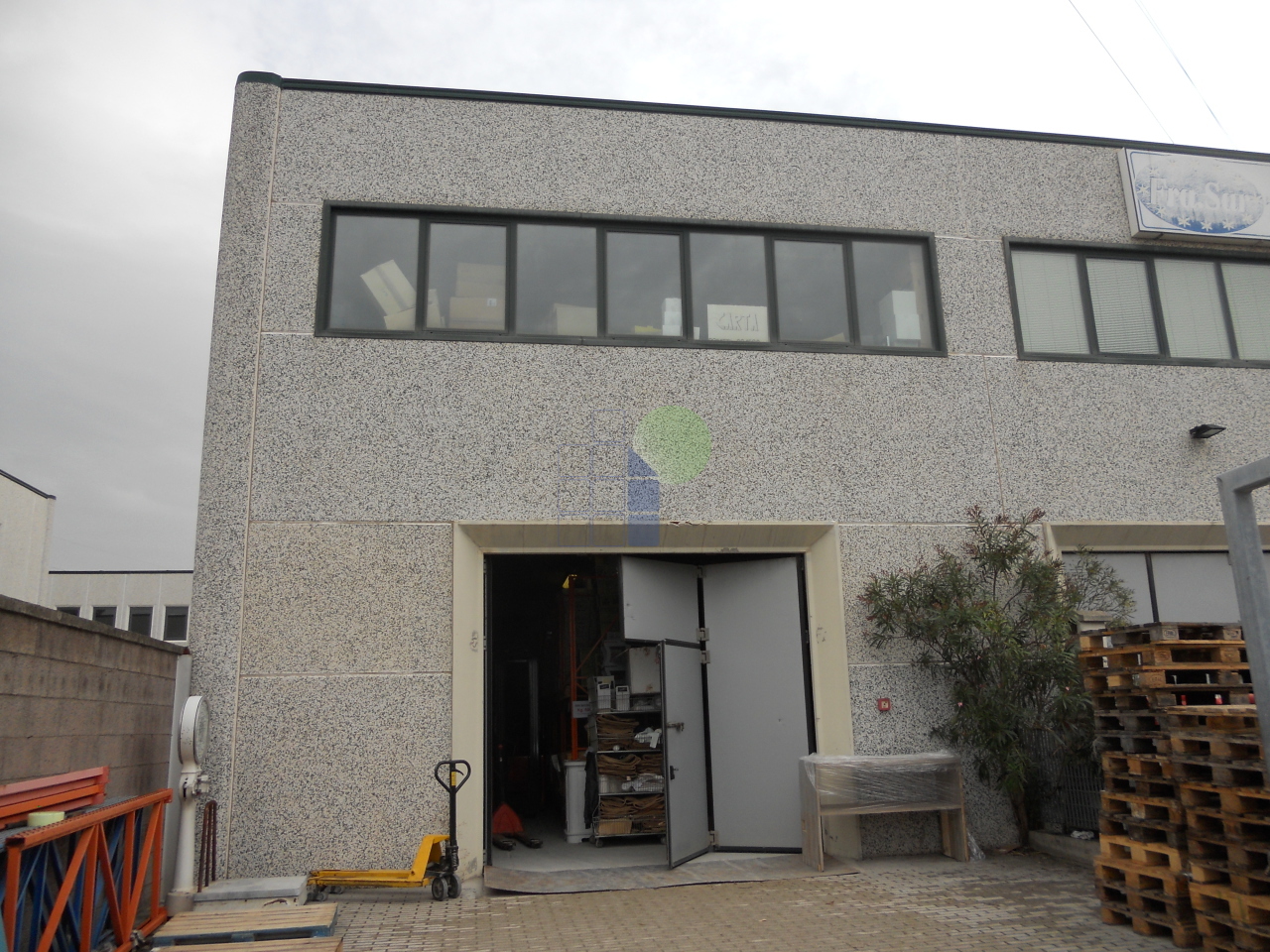 Capannone in vendita in via guarini, Livorno