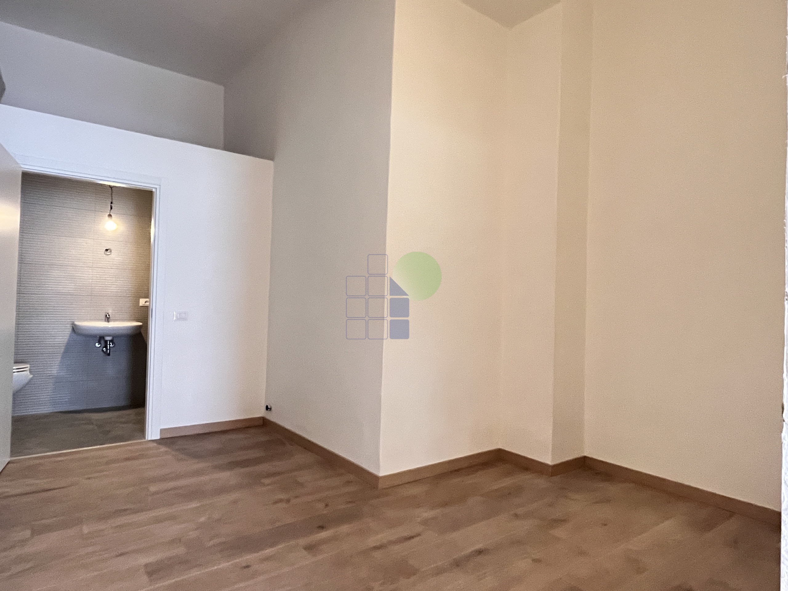Locale commerciale ristrutturata in via buontalenti 80, Livorno