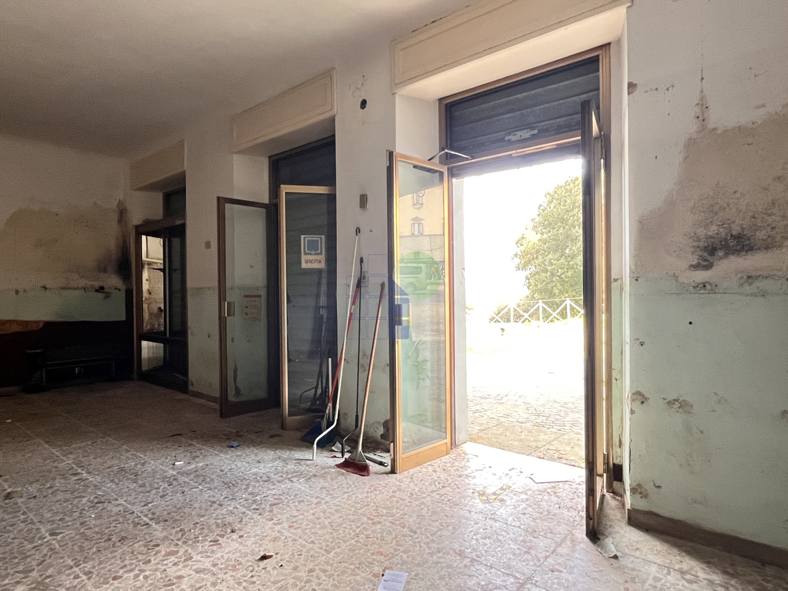 Locale commerciale da ristrutturare in piazza di montenero 15, Livorno