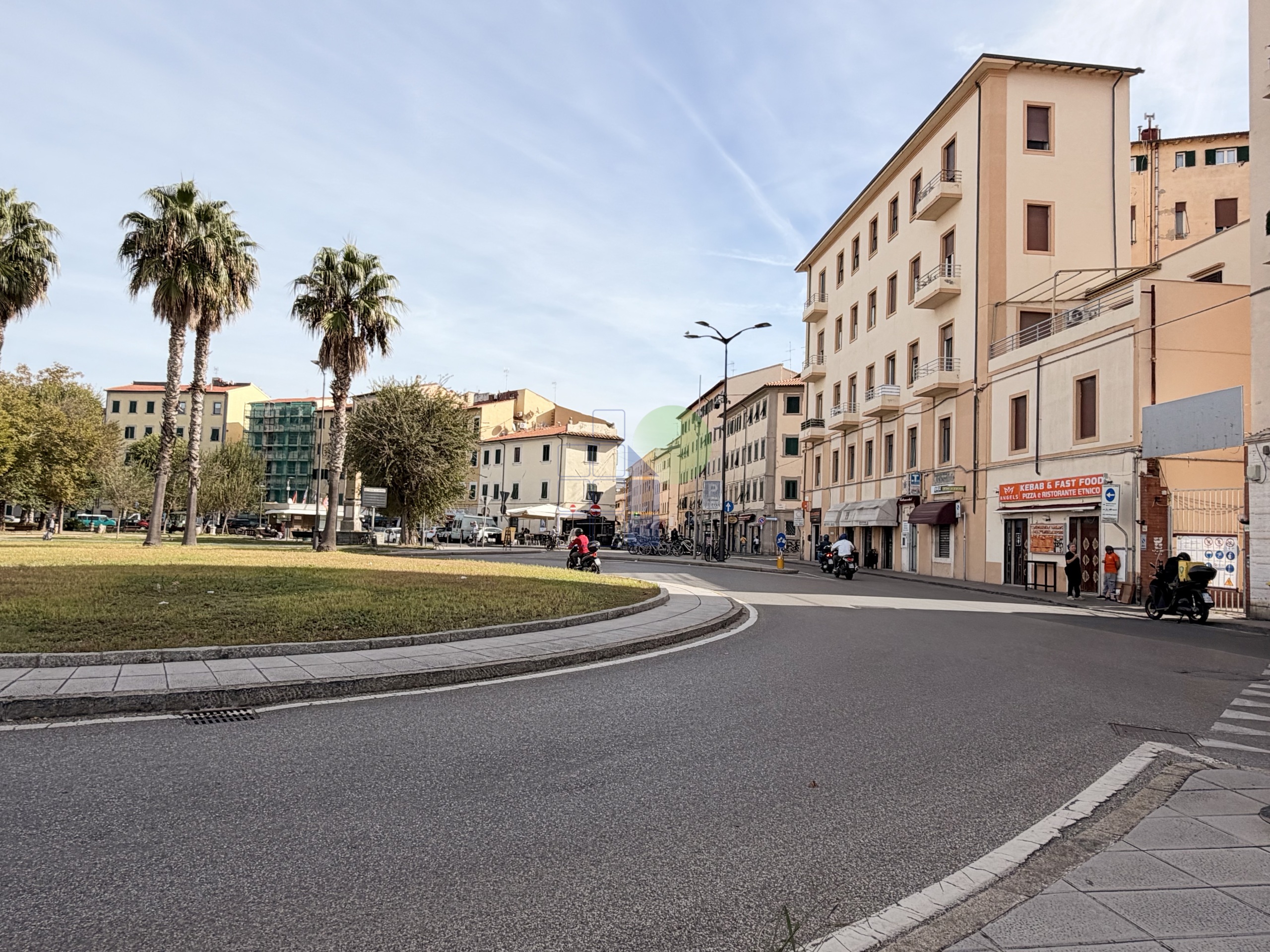 Locale commerciale in affitto in piazza mazzini 98, Livorno