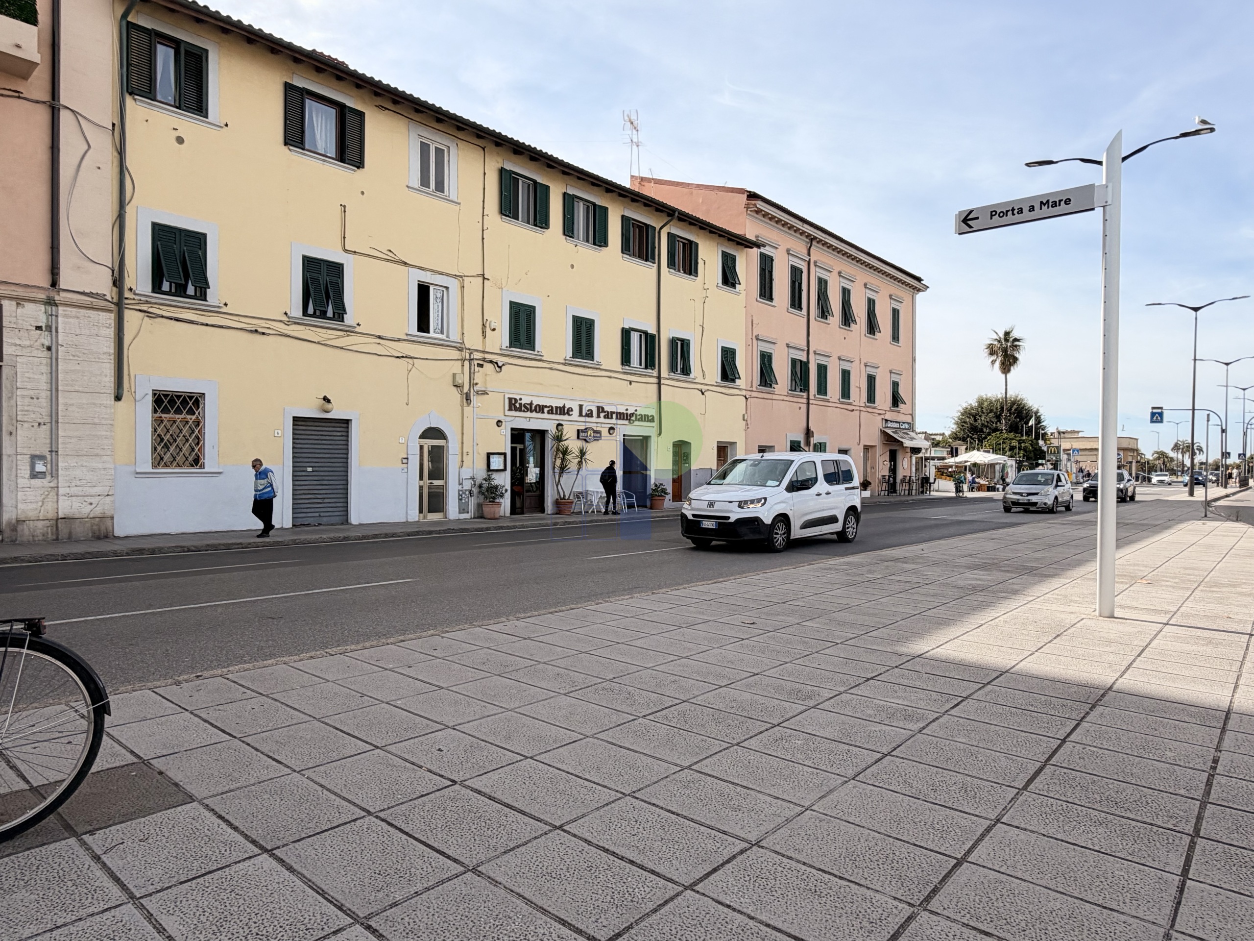 Locale commerciale in affitto in piazza mazzini 98, Livorno