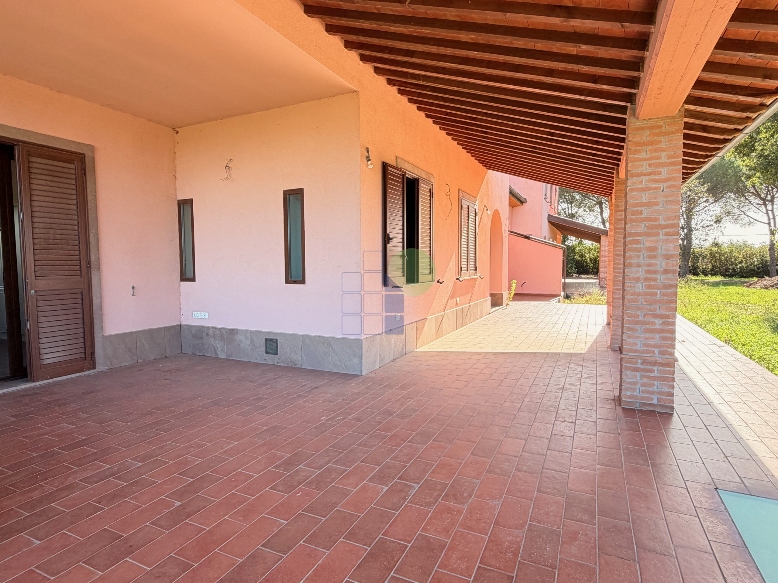 Villetta a schiera con giardino in via della macchia snc, Cecina